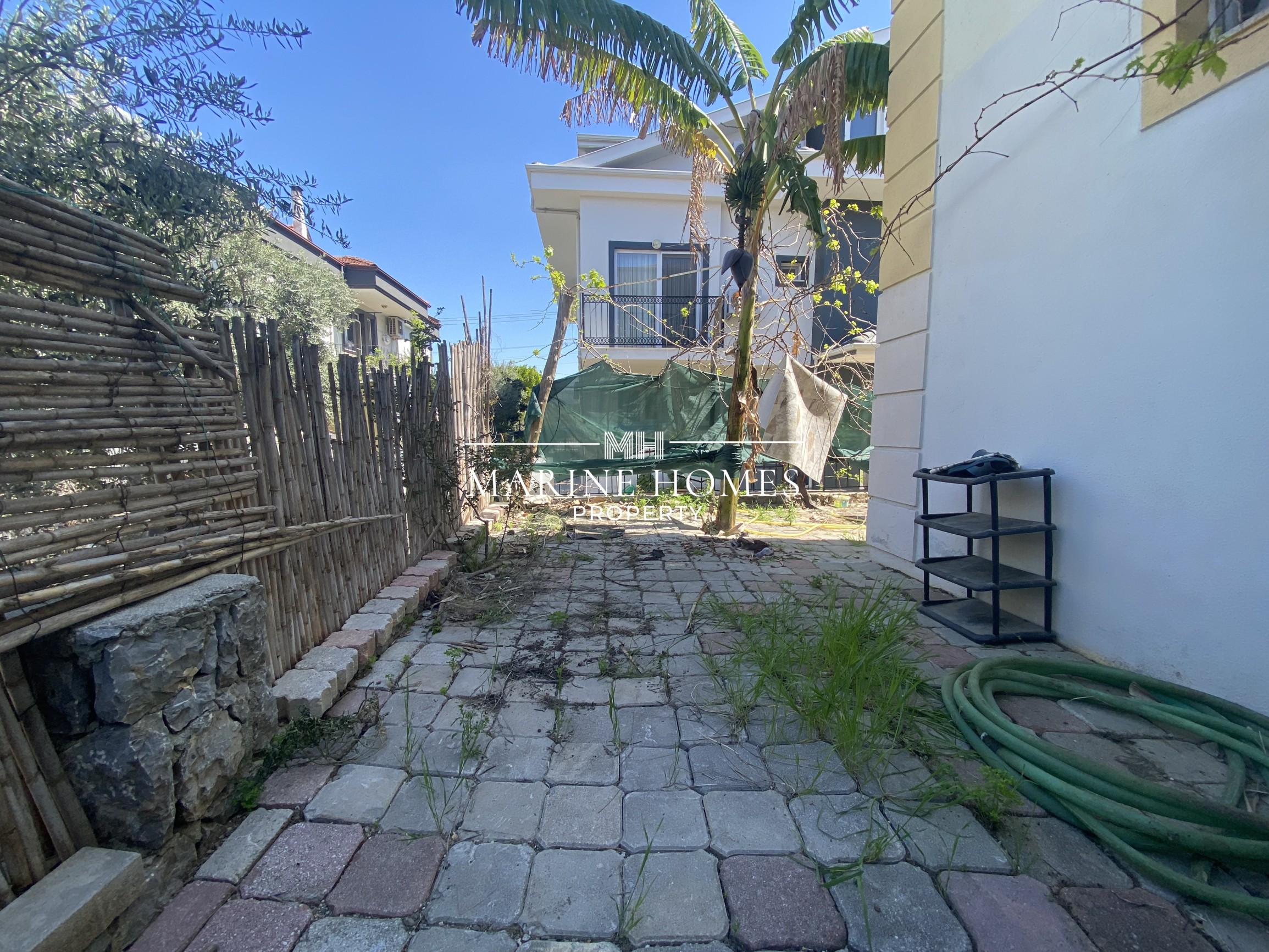 Babataşı Mahallesinde Sahile 300 Metre Mesafe Satılık 3+1 Villa