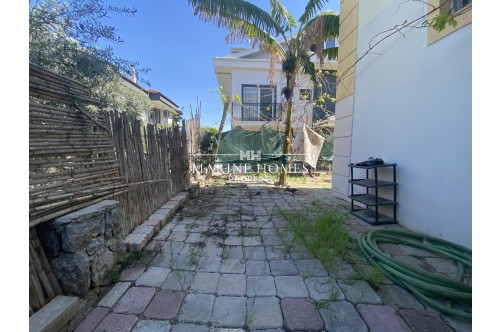 Babataşı Mahallesinde Sahile 300 Metre Mesafe Satılık 3+1 Villa