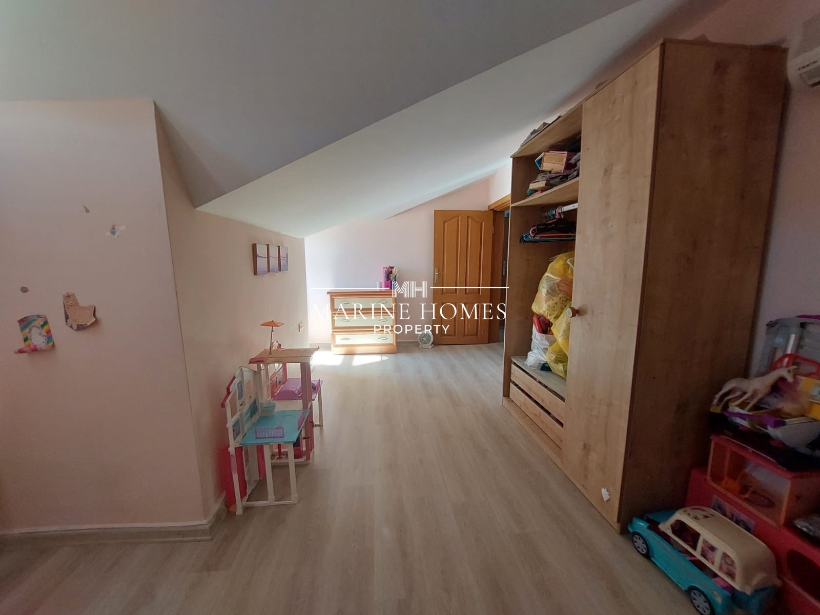 3+1 DUPLEX FLAT WITH POOL IN CENTRAL LOCATION IN FETHIYE