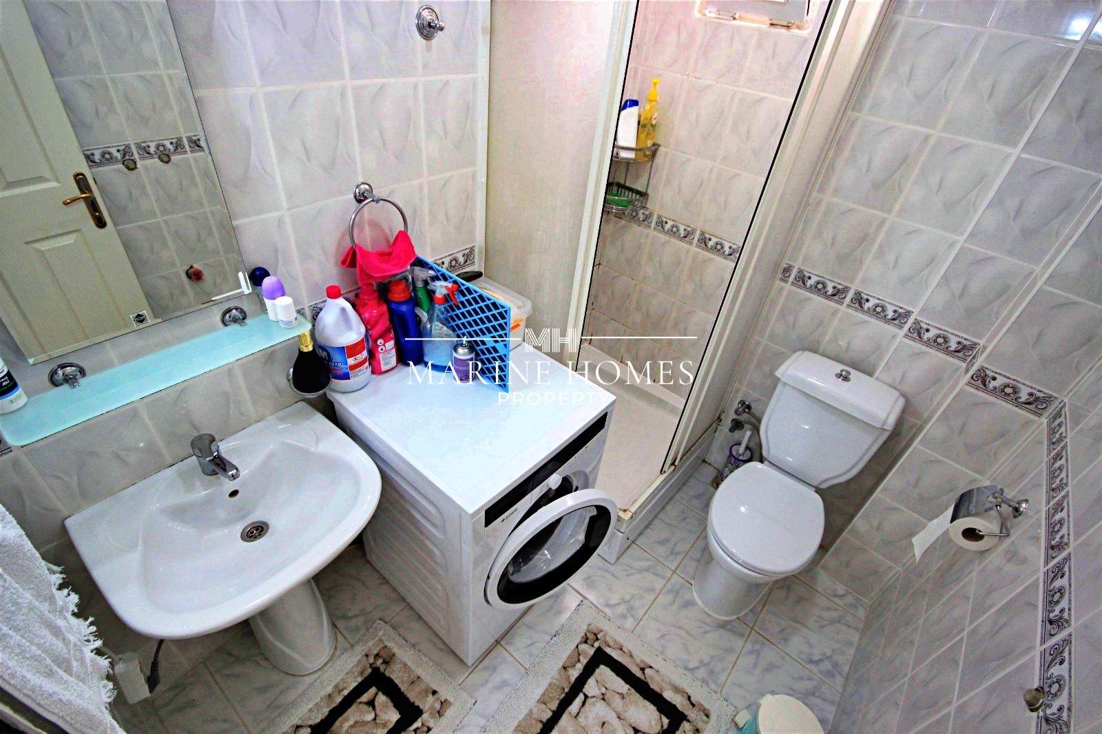 Ölüdeniz Caddesi Üzerinde Deniz Manzaralı Satılık 2+1 Daire