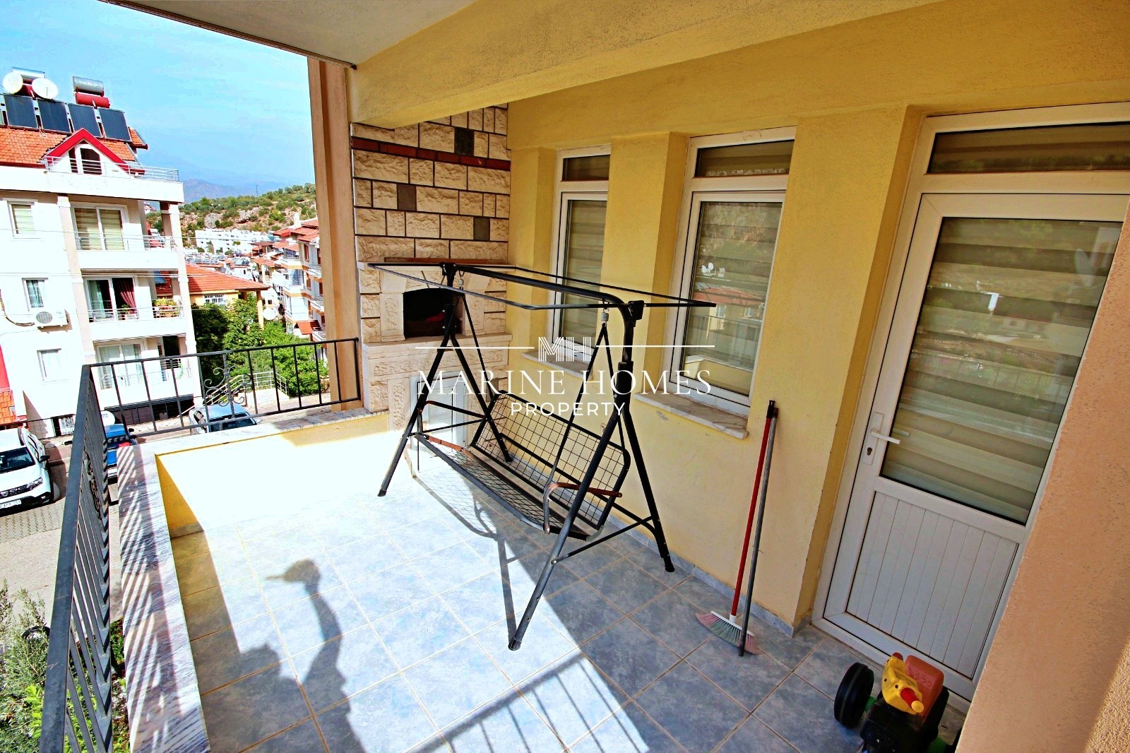 Ölüdeniz Caddesi Üzerinde Deniz Manzaralı Satılık 2+1 Daire