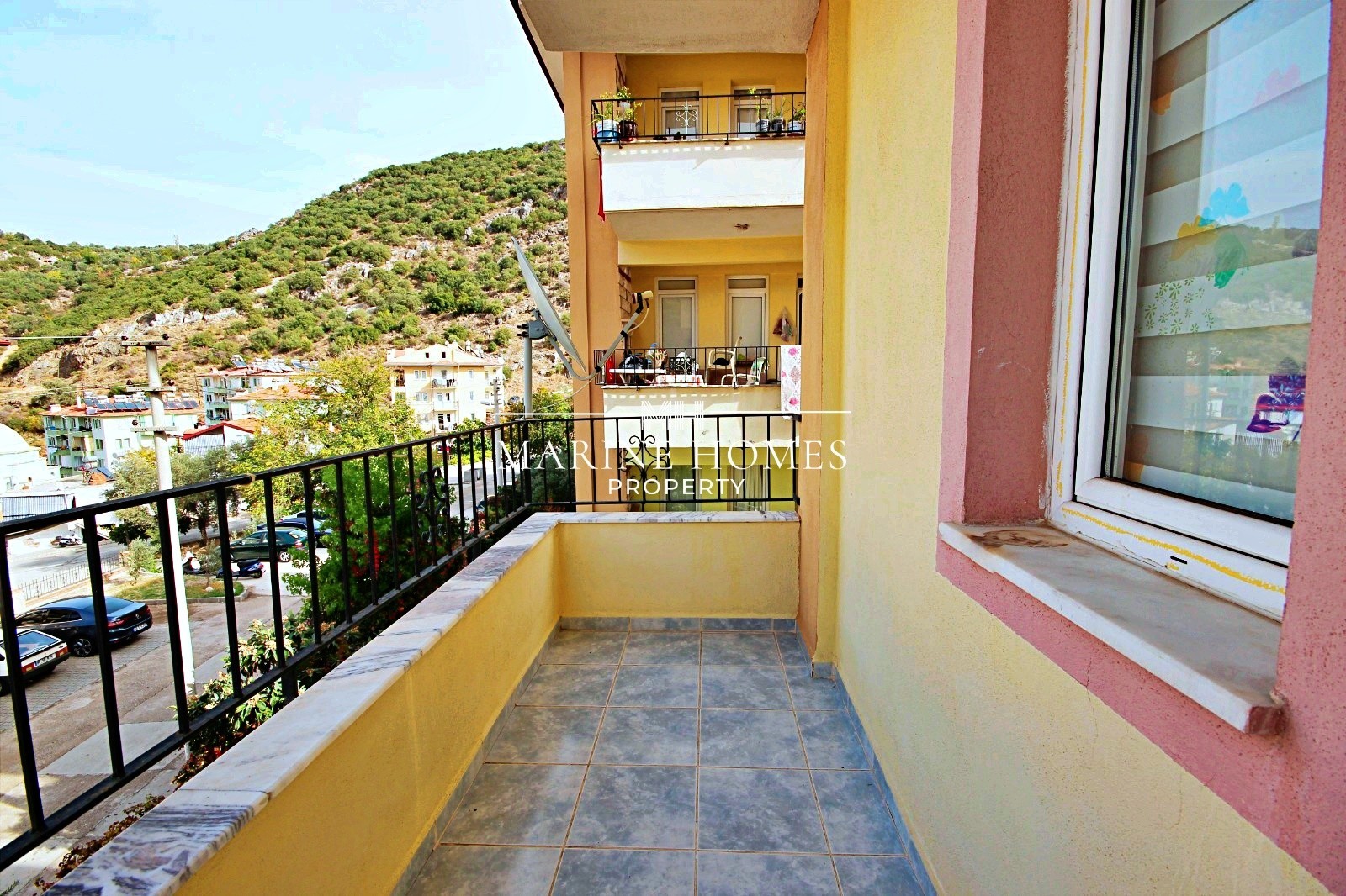 Ölüdeniz Caddesi Üzerinde Deniz Manzaralı Satılık 2+1 Daire