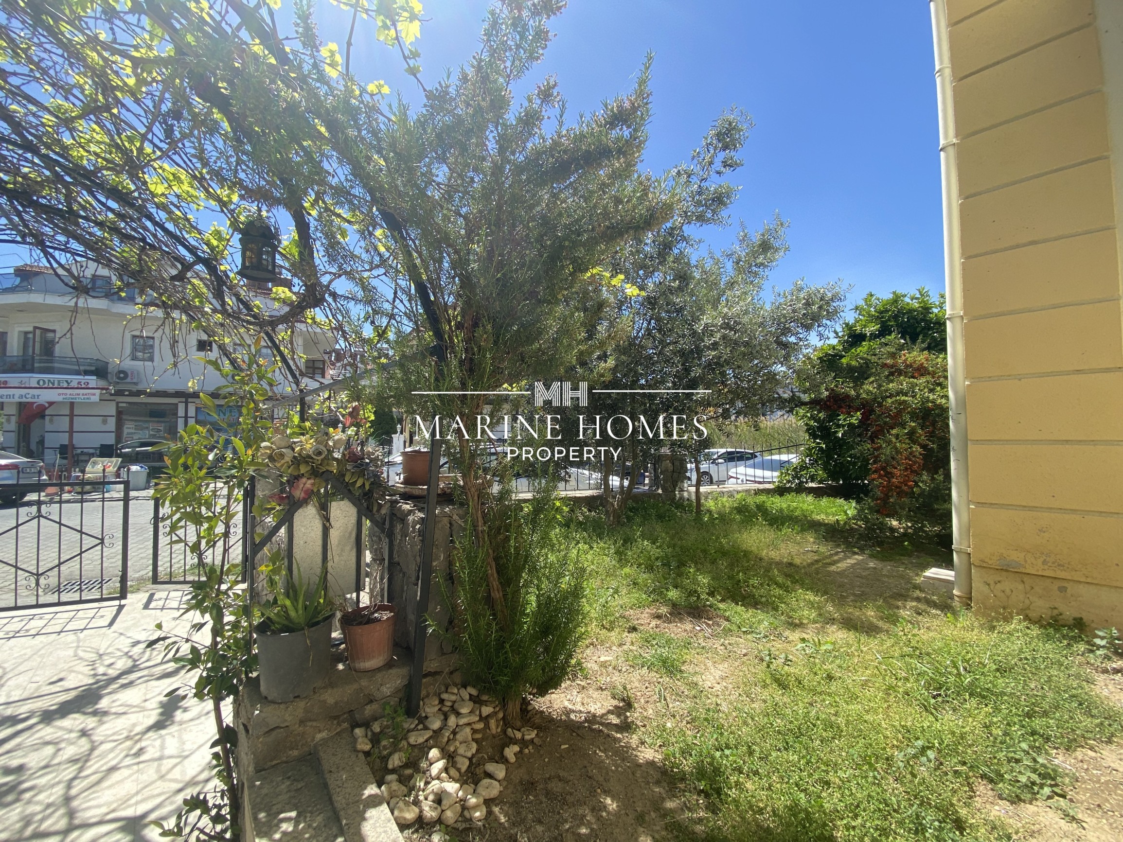 Babataşı Mahallesinde Sahile 300 Metre Mesafe Satılık 3+1 Villa