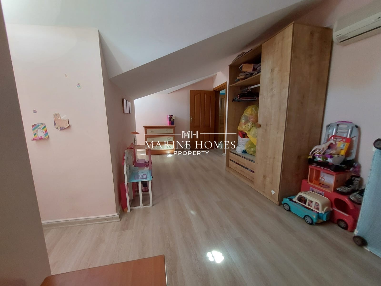 3+1 DUPLEX FLAT WITH POOL IN CENTRAL LOCATION IN FETHIYE