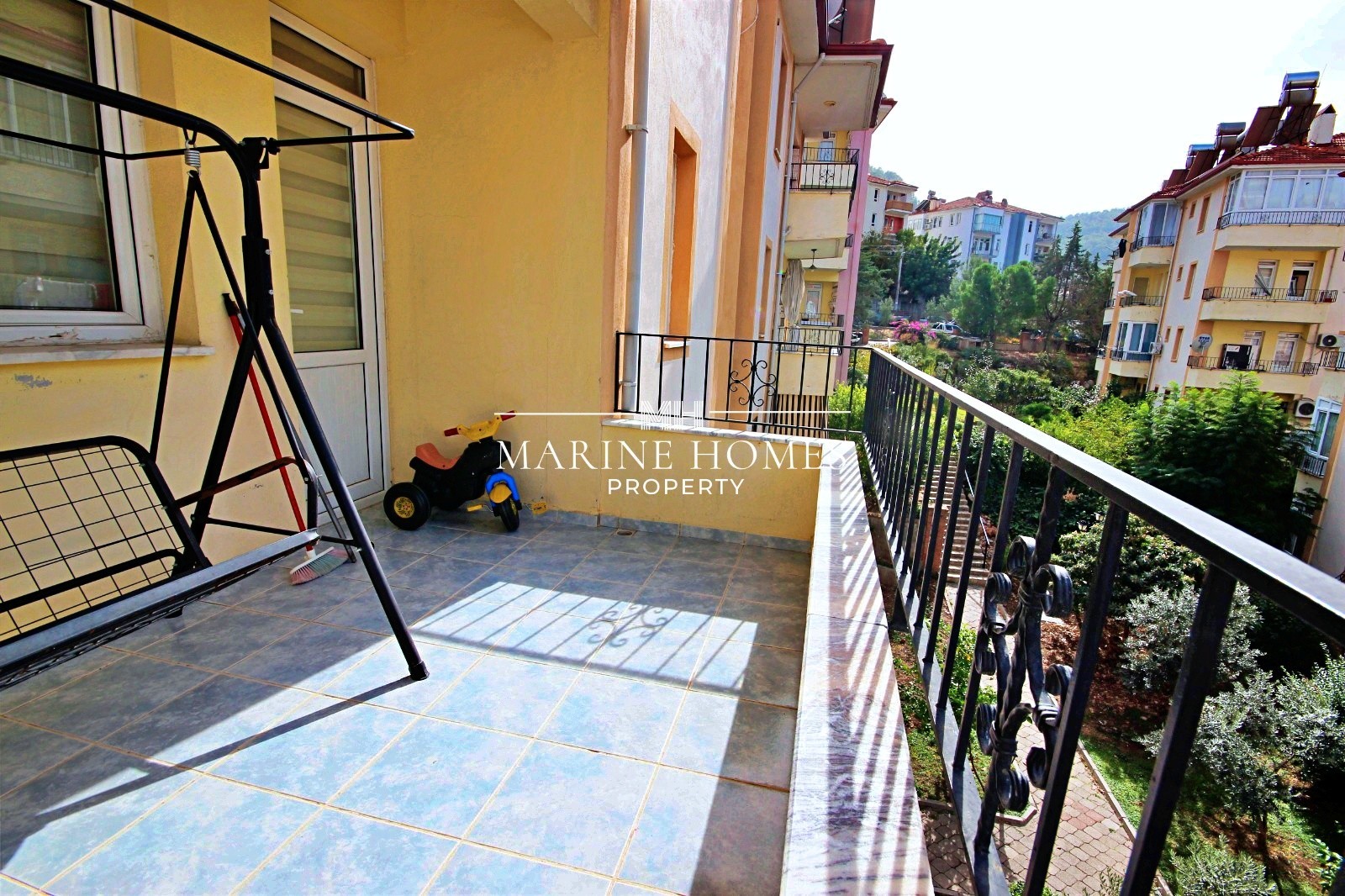 Ölüdeniz Caddesi Üzerinde Deniz Manzaralı Satılık 2+1 Daire